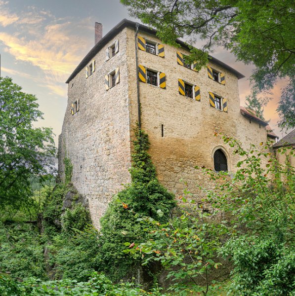 burgschloss (26).jpg - Kolor stitching | 3 pictures | Size: 6310 x 6341 | Lens: Standard | RMS: 2.50 | FOV: 93.85 x 94.30 ~ -1.06 | Projection: Spherical | Color: LDR |